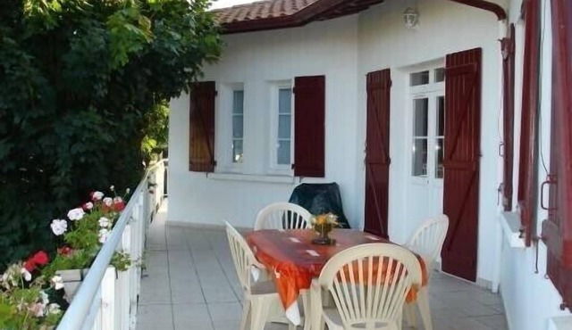 House capacity 6 people in the center of the city