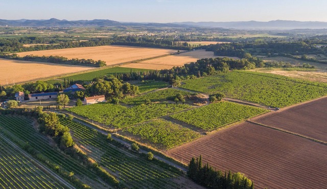 HOUSE CAMPAIGN WITH ABOVE GROUND POOL AND CLOSE TO THE SEA PEZENAS