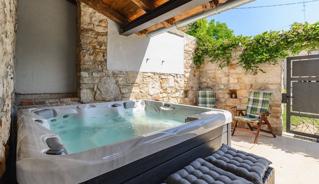 House Casa Nini with Jacuzzi in Poreč