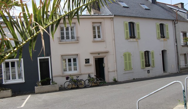 House center Camaret. Everything within walking distance. 2 bedrooms. 2 x 160 cm beds.