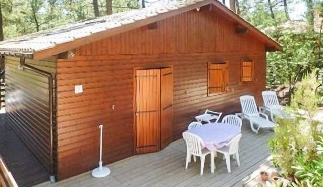 House - Chalet in a pine forest, sleeps 6, 2 bedrooms, fully equipped