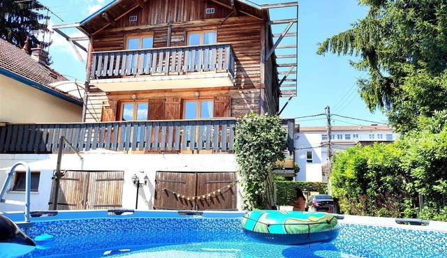 House chalet swimming pool near golf hypodrome shops lake 7 min
