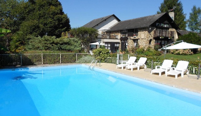 House, character cottage, 16p, countryside, swimming pool. atlantic pyrenees 64