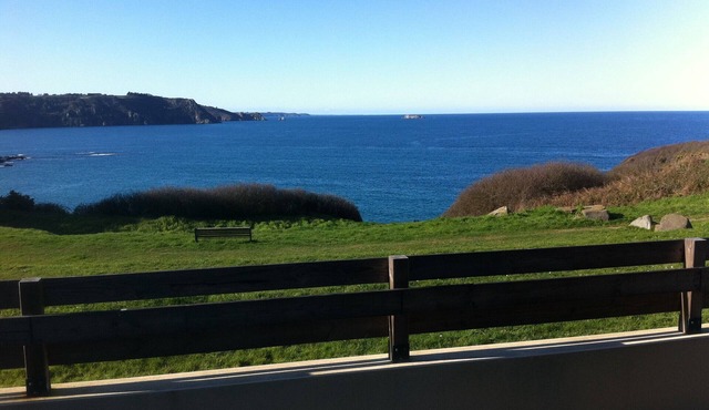 House clad in wood: 180 ° sea view