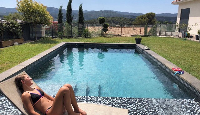 House clinging to the forest, unobstructed view of the King's Pestle