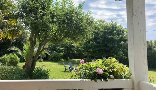 House close to the sea with large garden and direct access to the GR34
