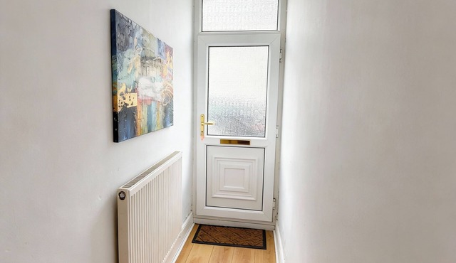 House close to Cardiff city centre with free parking