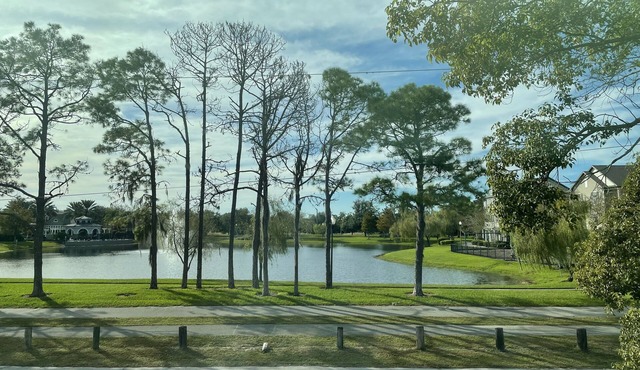 House close to Downtown Orlando has Walking trail and next to Baldwin Park Lake