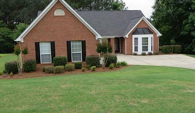 House close to Lake Lanier