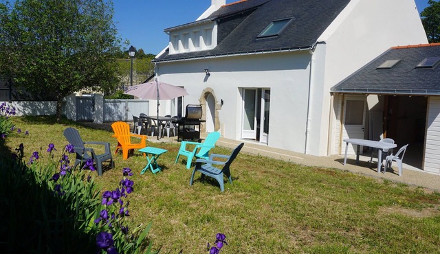 House close to the sea at the foot of the coastal paths