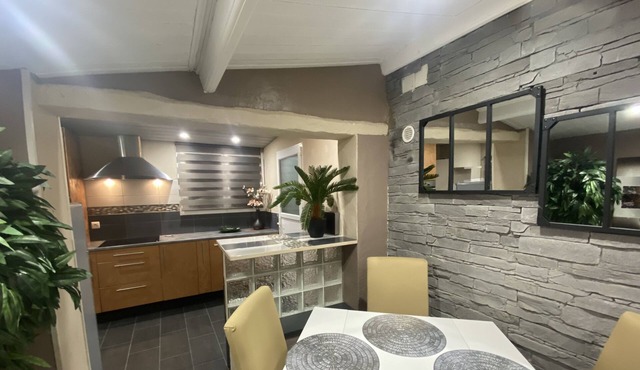 House cocoon jaccuzi 10 min from the beaches