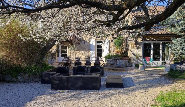 House-Comfort-Private Bathroom-Countryside view-Mas piscine ,boulodrome