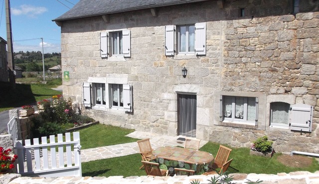 House completely renovated character located 1 km from the Gorges du Bès