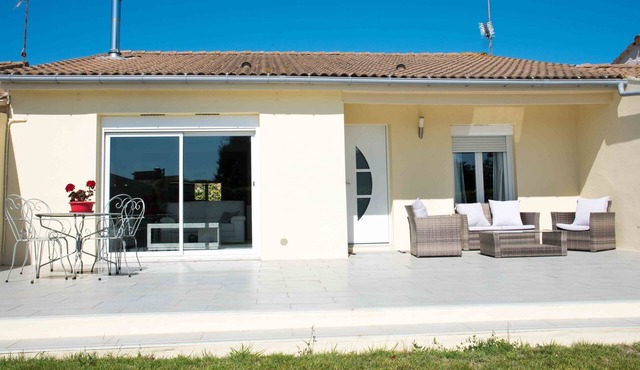 HOUSE, CONTEMPORARY COMFORT AND TRANQUILITY 15 MINUTES FROM THE BEACH