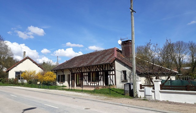 house country close to the city shops shops nearby