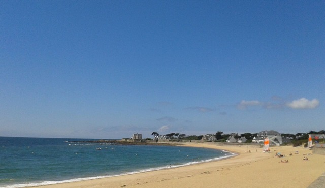 house direct access to the beach, terrace facing south