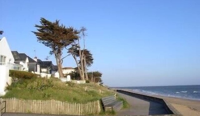HOUSE DIRECT ACCESS TO THE BEACH - EXCEPTIONAL LOCATION