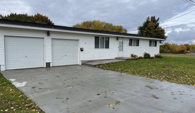 House - Direct access to Snowmobile and UTV trails