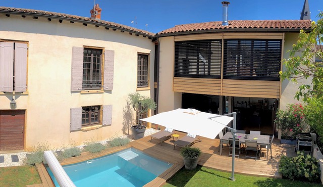 House downtown with swimming pool close to Lyon