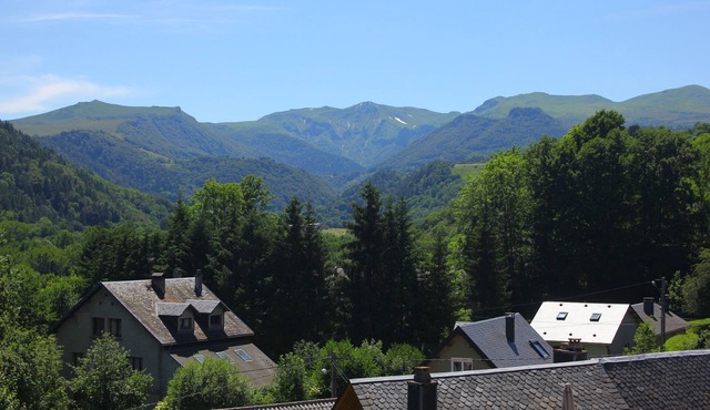 House-Ensuite with Bath-Mountain view