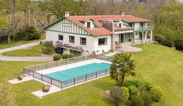 House, exceptional environment, 7 bedrooms, Urrugne, 7 mn from st Jean de Luz
