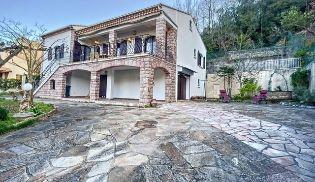 House F4 with terrace, parking and pets allowed