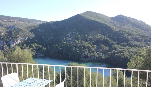 House f5 village provençal, pisc, 15min plage, calme, vue splend lac