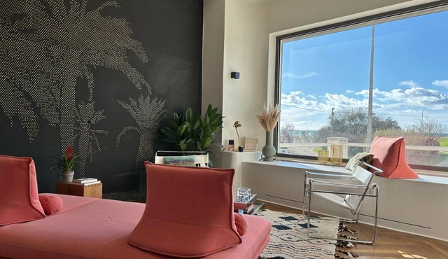 House facing the sea, bright, air-conditioned, terrace, family, calanques