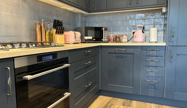 House few Mins From Beach With hot tub & Sauna