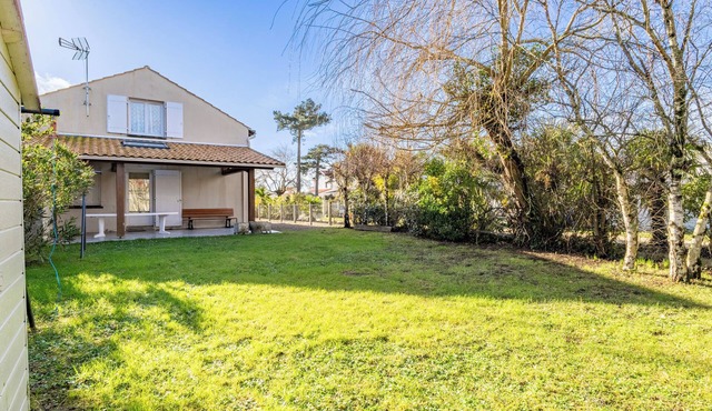 House for 12 People with Private Garden