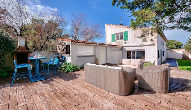 House for 10, direct access to the beach