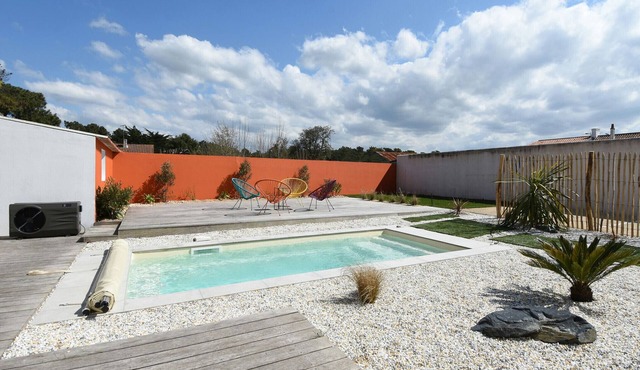 House for 10 with heated pool