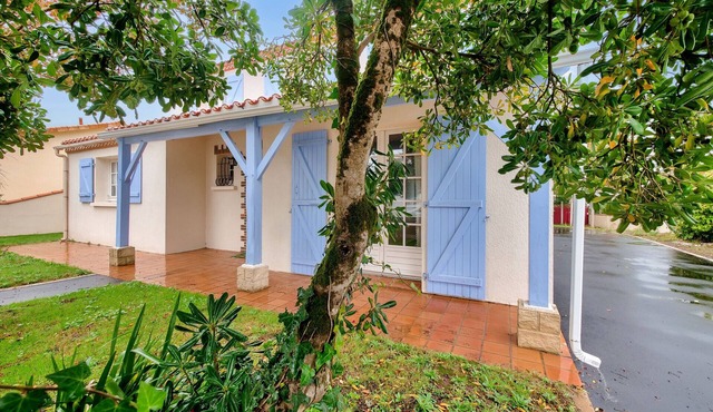 House for 10 with a pool