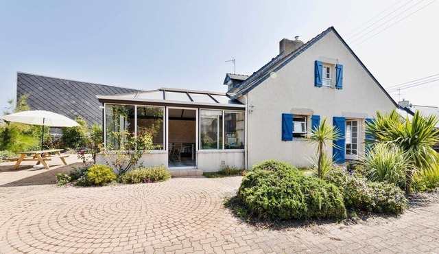 House for 11 people, large garden, 5 minutes from the port. Quiet. pets welcome