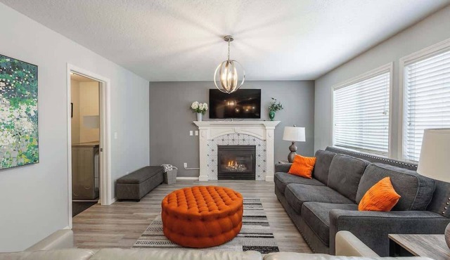 House for 15 with Firepit near The Village (Shops)