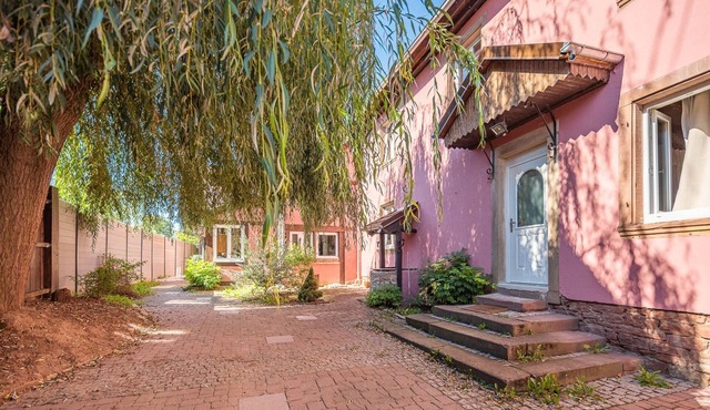 House for 17 people, 5 guest rooms with breakfast and heated swimming pool