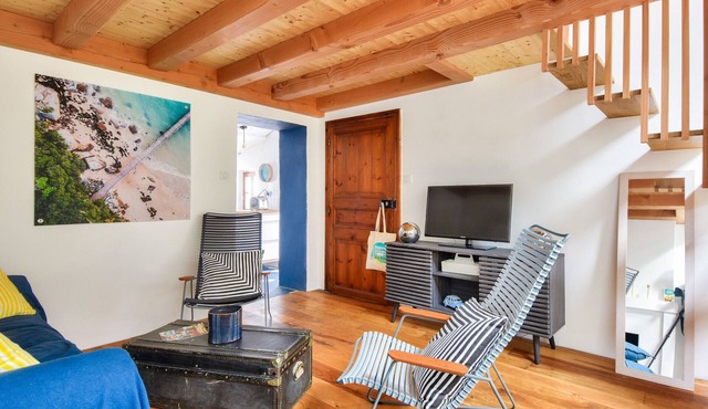 House for 2 adults - 4 children - 600m beach
