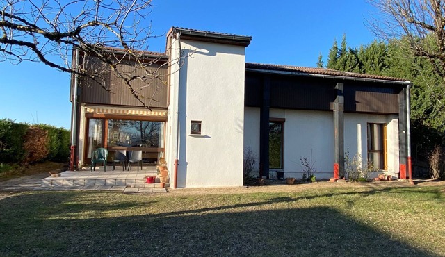 House for 2 to 12 people, residential area