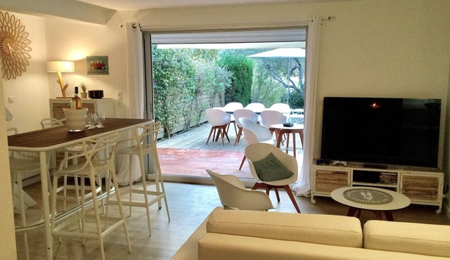 House for 2 to 6 adults near Place des Lices and beach, swimming pool, 2 parking spaces