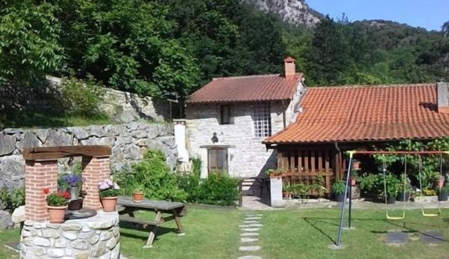 House for 4 pax. Peaks of Europe. Garden, barbecue, parking, swings, free Wifi.