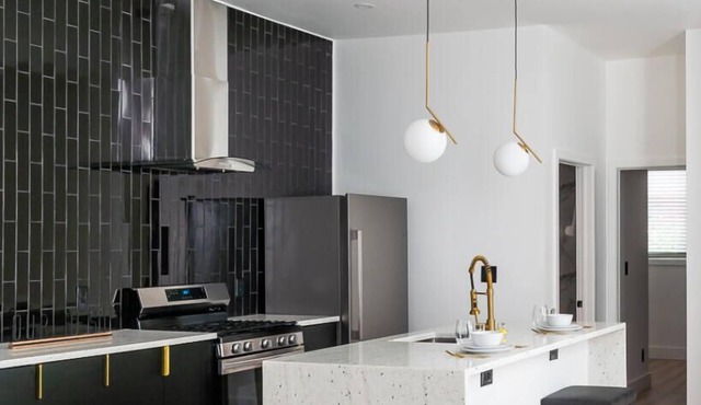 ★House for 4★Parking★Washer+Dryer★Patio★Walking Neighborhood