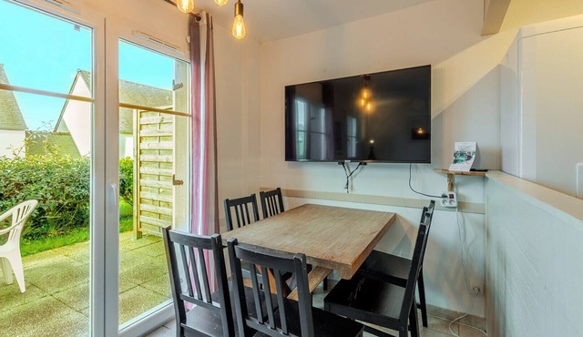 House for 4 pers in residence with pool