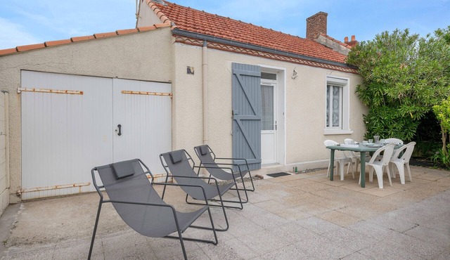 House for 5 people, 350m from the beach.