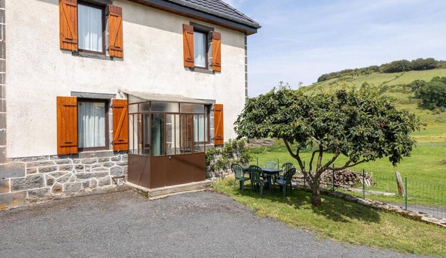 House for 5 people in a valley in the Parc des Volcans d'Auvergne