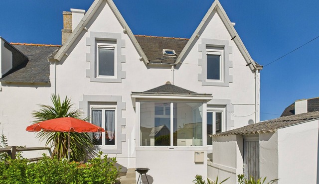 House for 6, 200m from the port and the beach