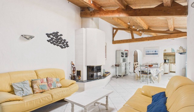 House for 6, close to the beach and marshes