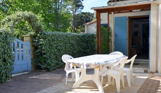 House for 6 in La Palmyre with terrace and parking