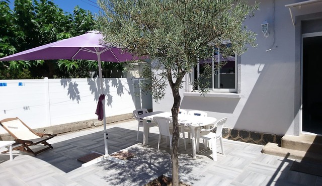 House for 6 pers. very close to the sea and shops