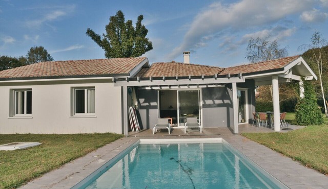 House for 6, swimming pool and garden