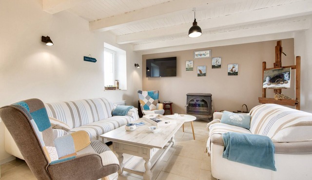 House for 6 with garden, terrace and games